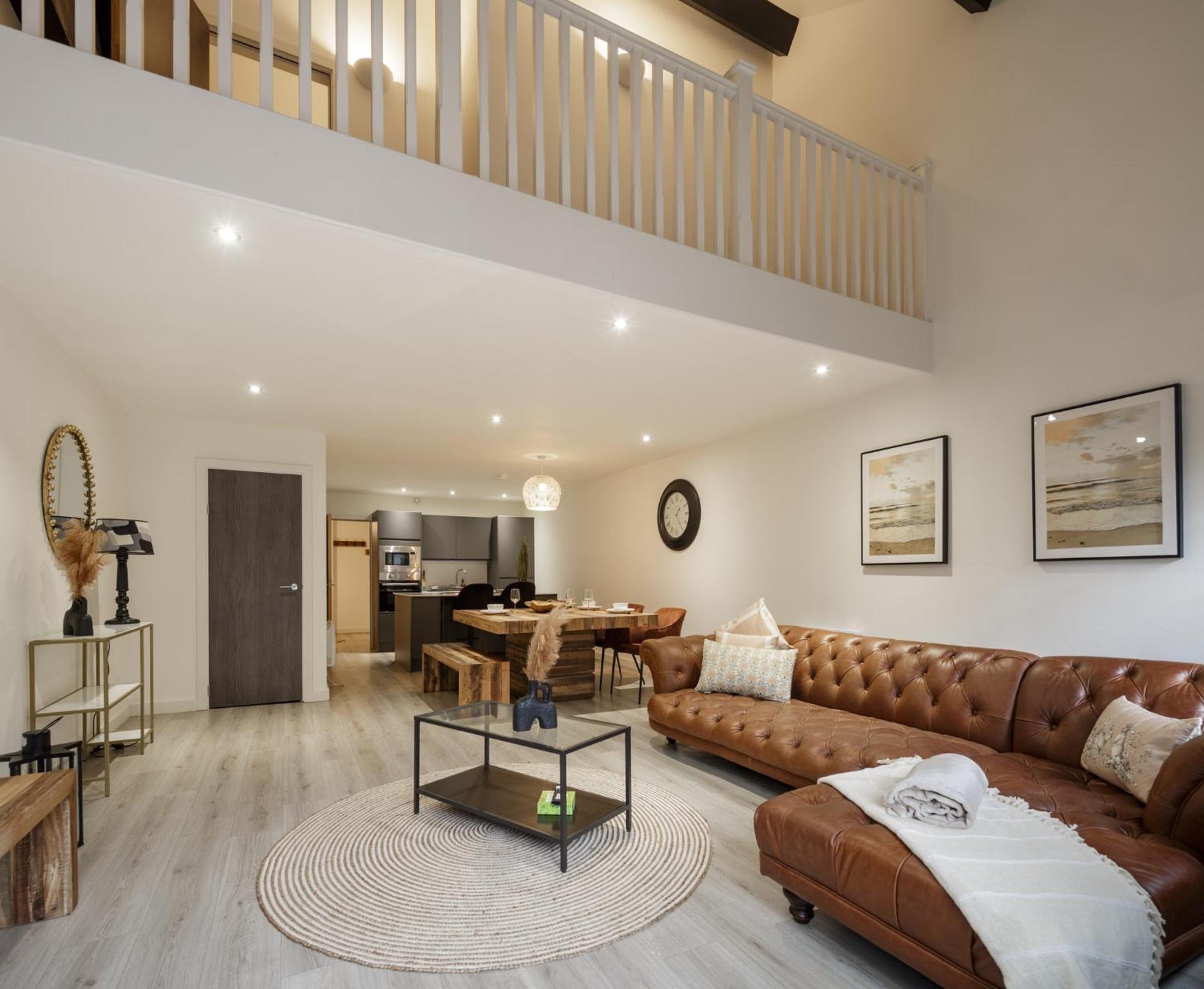 Exclusive Penthouse- 85 Inch Huge Tv * Bradford (West Yorkshire)